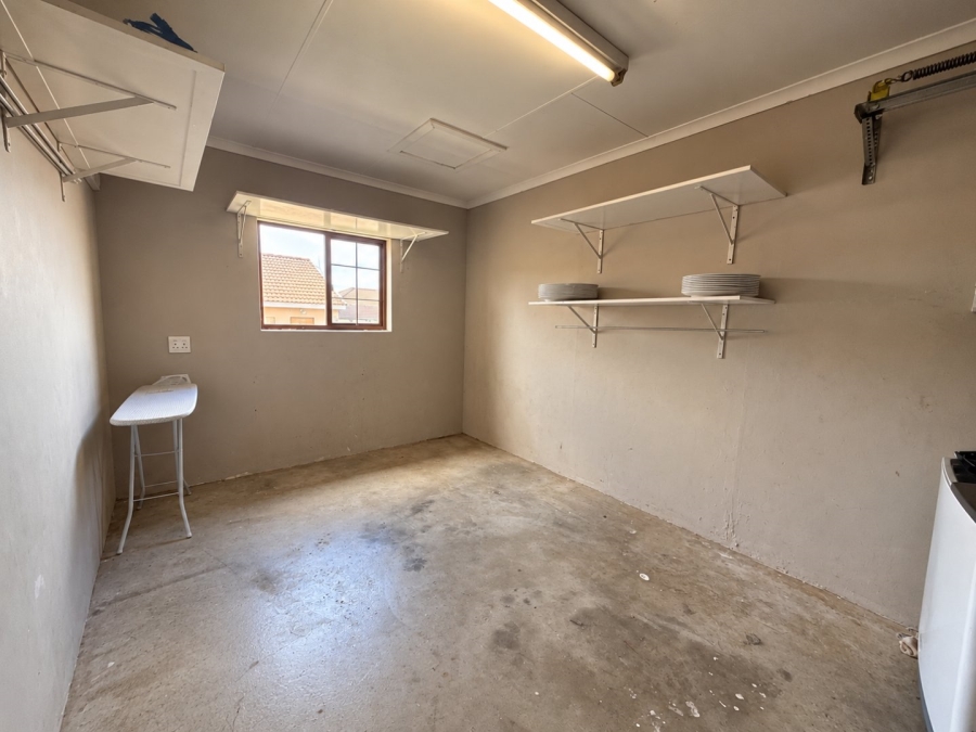 To Let 3 Bedroom Property for Rent in Hillside Free State